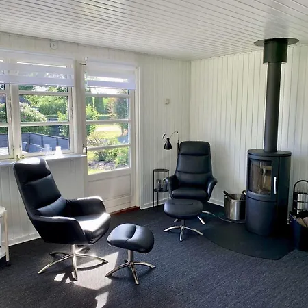 Familienferienhaus-mit-ofen-spielturm-und-zwei-terrassen Vakantiehuis *