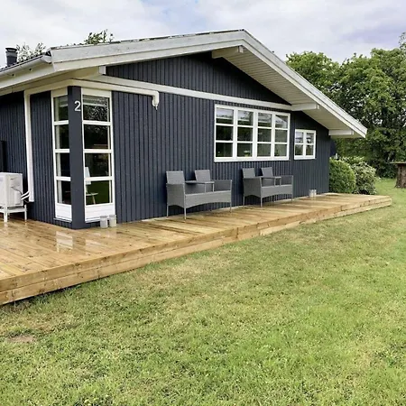 Familienferienhaus-mit-ofen-spielturm-und-zwei-terrassen بيت للعطل Skovbyballe