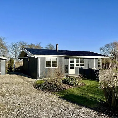 Feriehus Familienferienhaus-mit-ofen-spielturm-und-zwei-terrassen