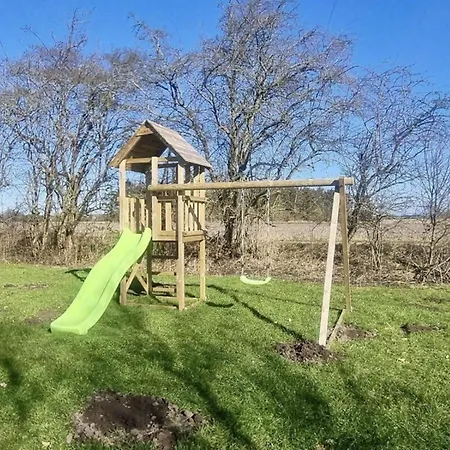 Vakantiehuis Familienferienhaus-mit-ofen-spielturm-und-zwei-terrassen